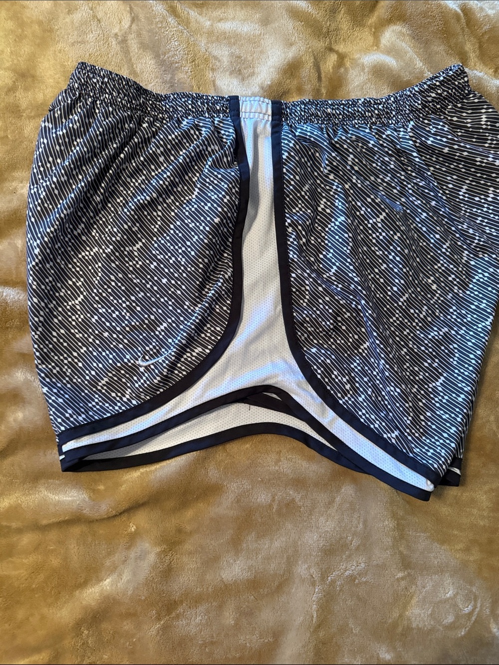 2 Pair of Women’s Nike Shorts XL - Picture 7 of 8